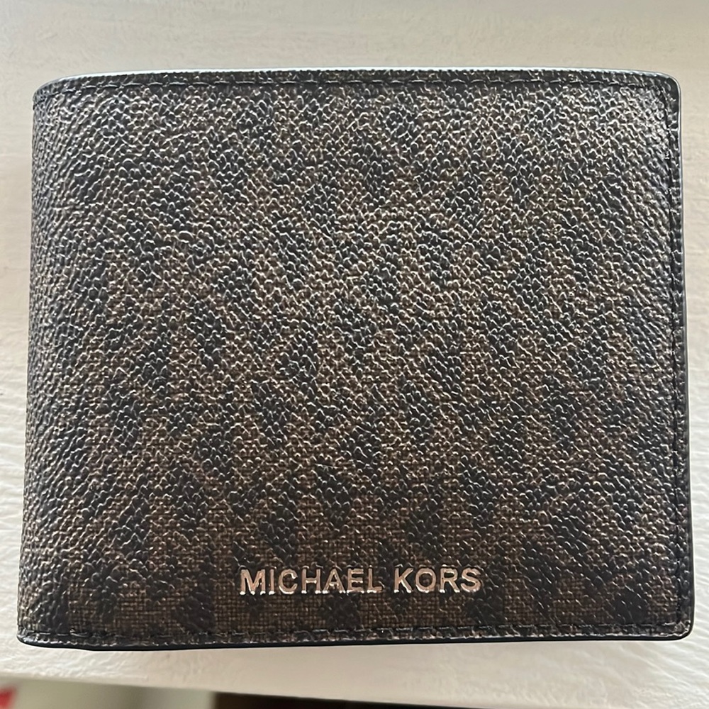 Michael Kors “Cooper” Wallet NEW WITH TAG / Never Worn / Never Used / NWT.
